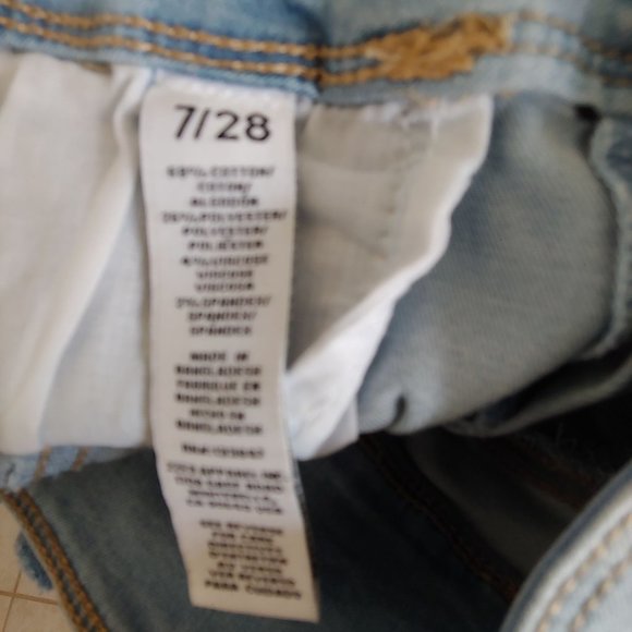 Ariya highrise 3 button light wash y2k jean shorts SIze 7 - Picture 10 of 10